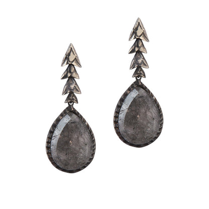 Brinco Escamas Quartzo Rutilado Grafite Prata